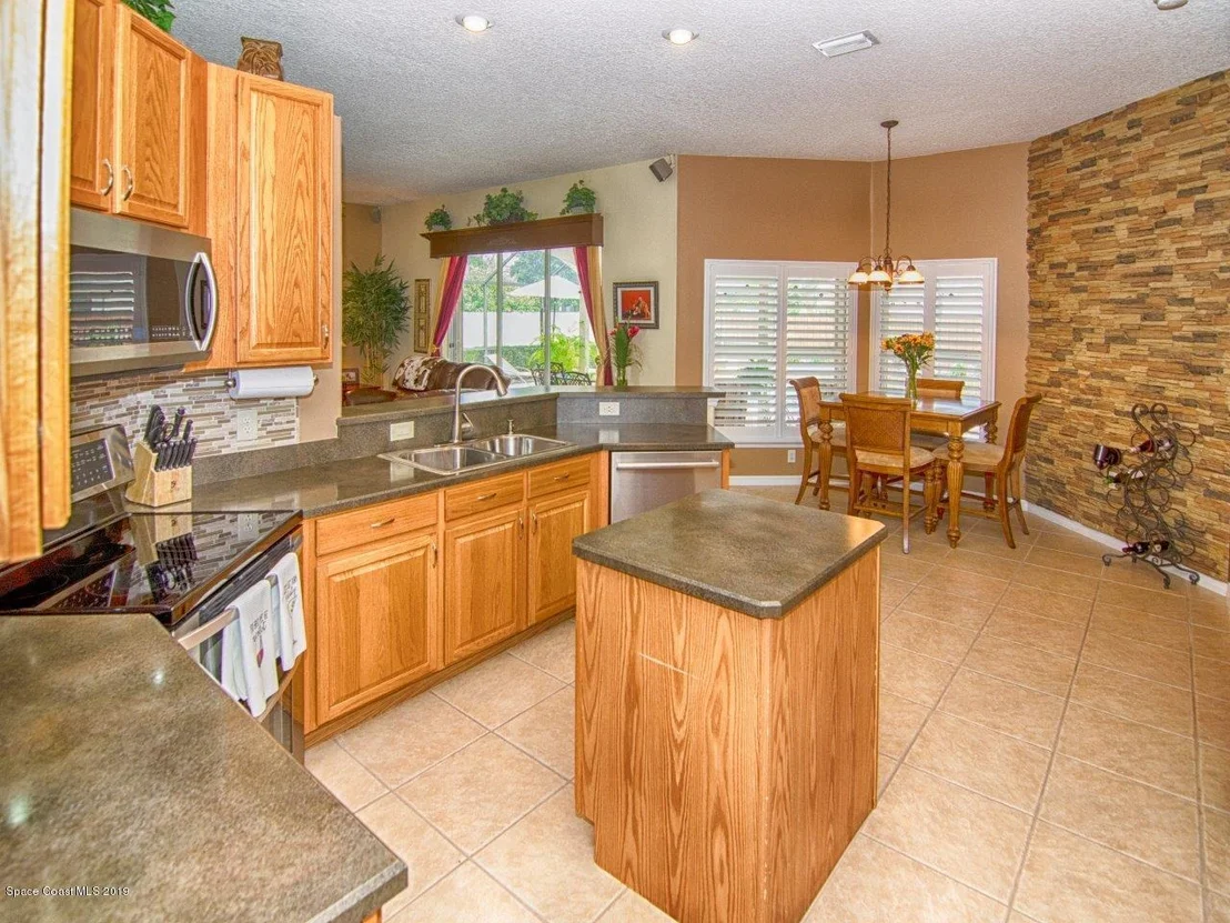 Photo of 5977 Newbury Circle