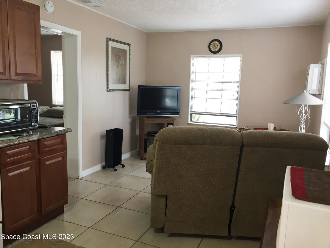 Photo of 13 S Palmway Avenue
