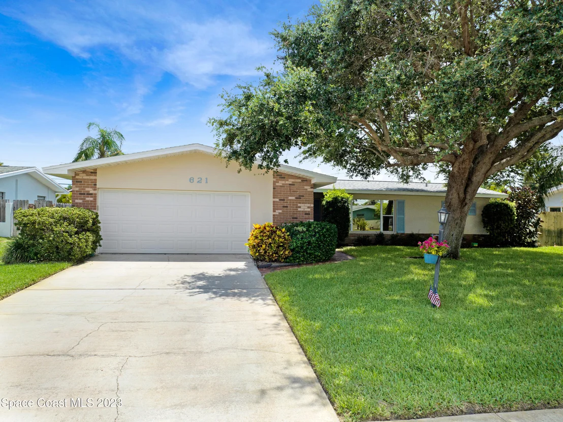 Photo of 621 N Robert Way
