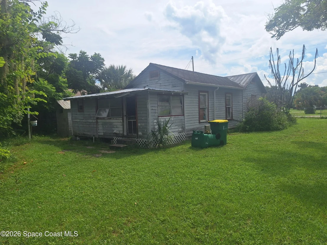 Photo of 2345 Broadway Avenue
