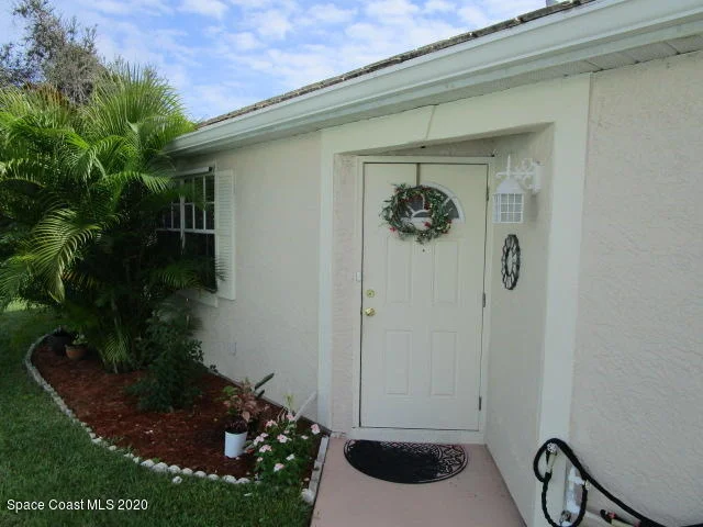 Photo of 810 Wateroak Drive NE