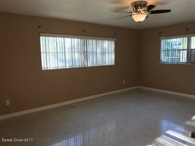 Photo of 625 N Robert Way N