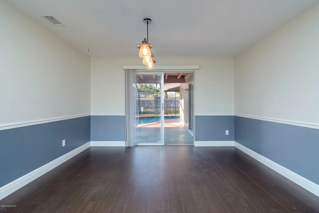 Photo of 306 N Roundtree Drive N
