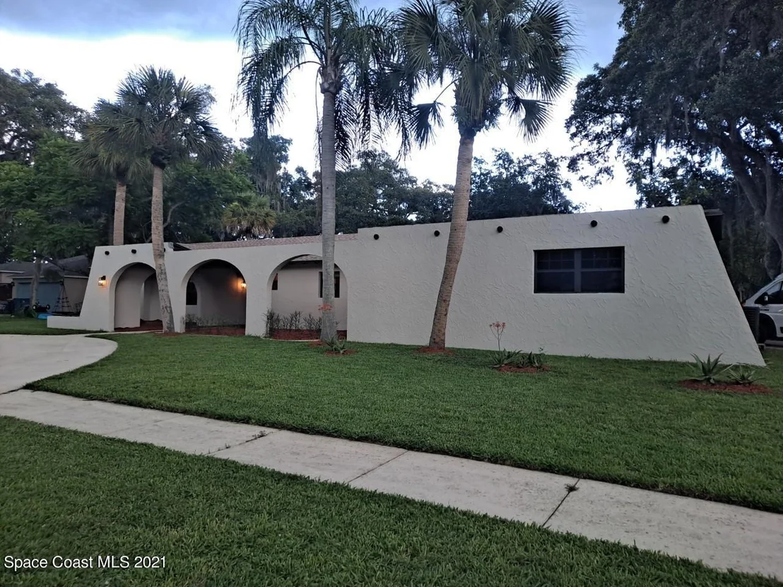 Photo of 605 Pinehurst Circle NE