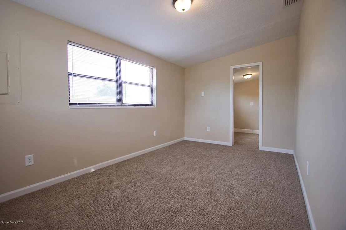 Photo of 3263 Jackson Avenue NE