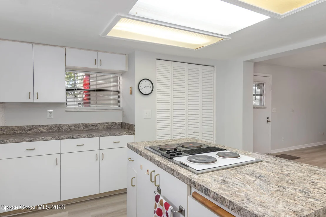 Photo of 13 S Palmway Avenue