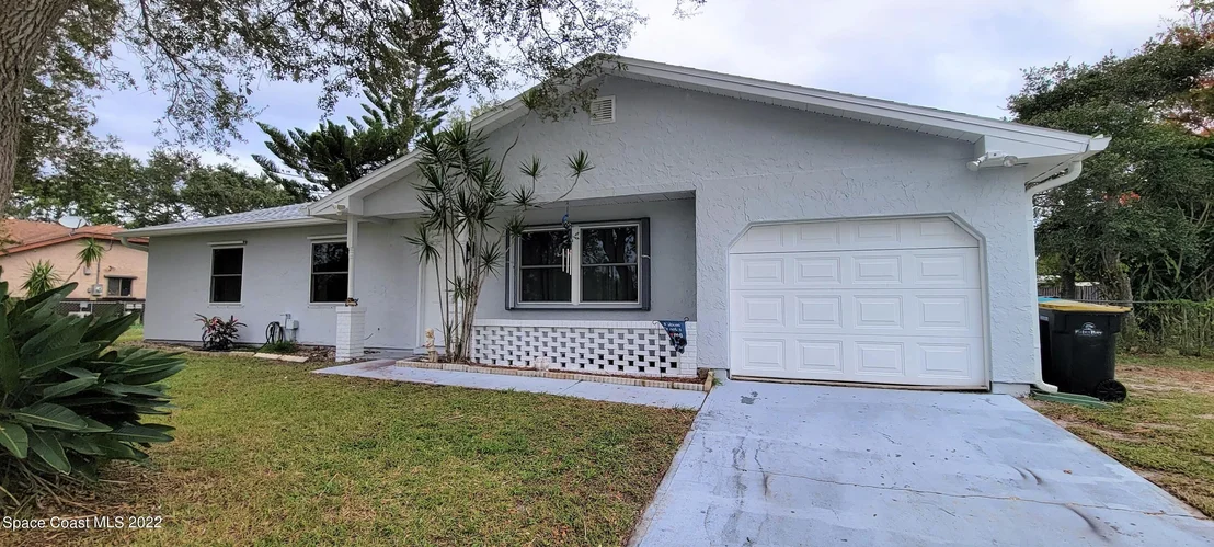 Photo of 981 Cadillac Drive NE