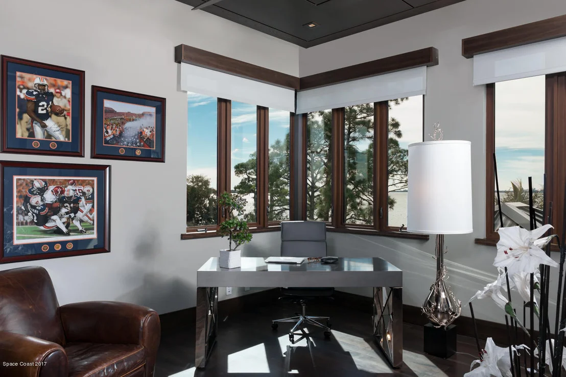 Photo of 3460 N Riverside Drive N