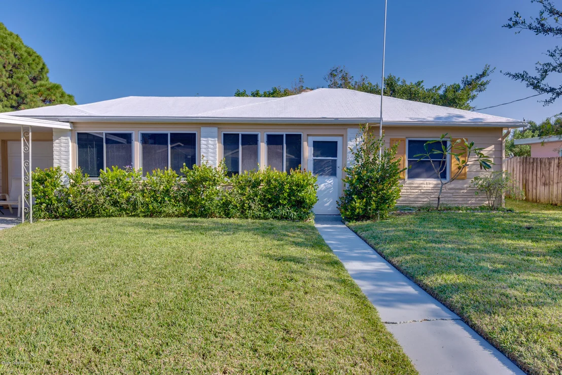 Photo of 769 Banyan Drive