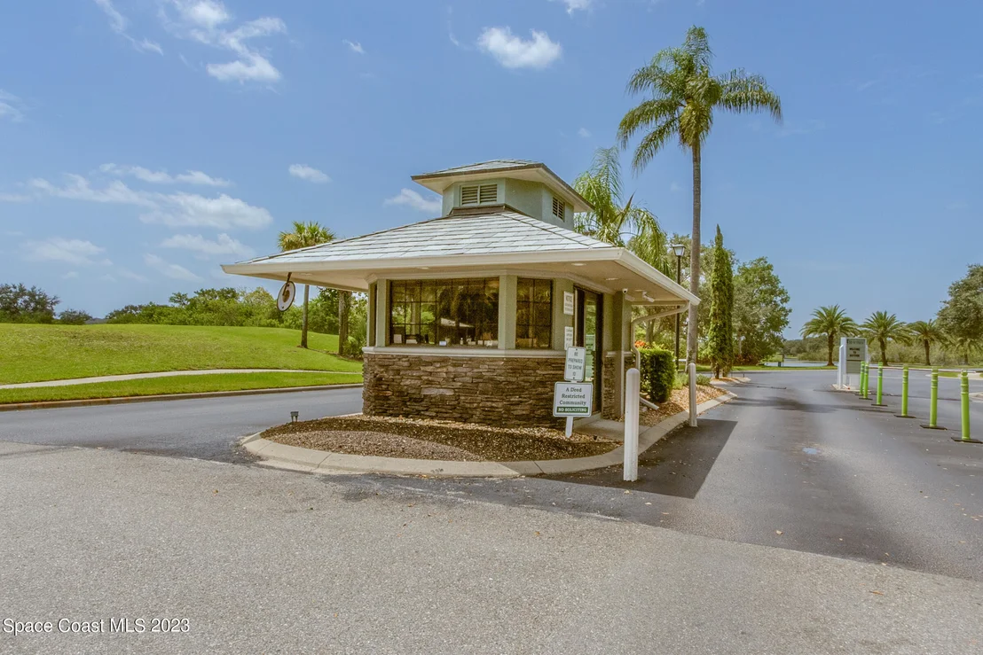 Photo of 844 Chatsworth Drive