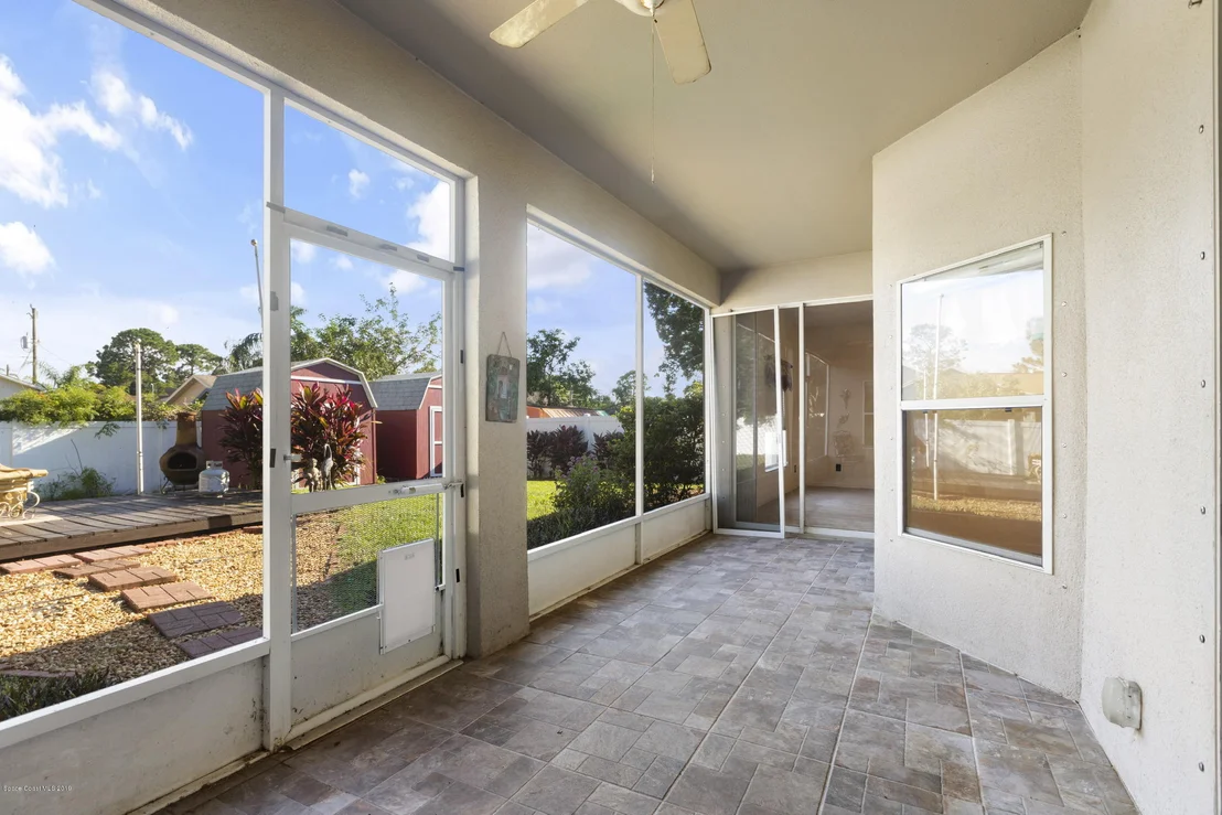 Photo of 5585 Graham Street