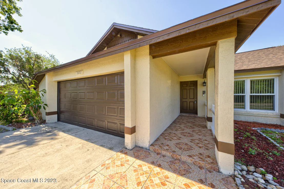 Photo of 1802 Fallon Boulevard NE