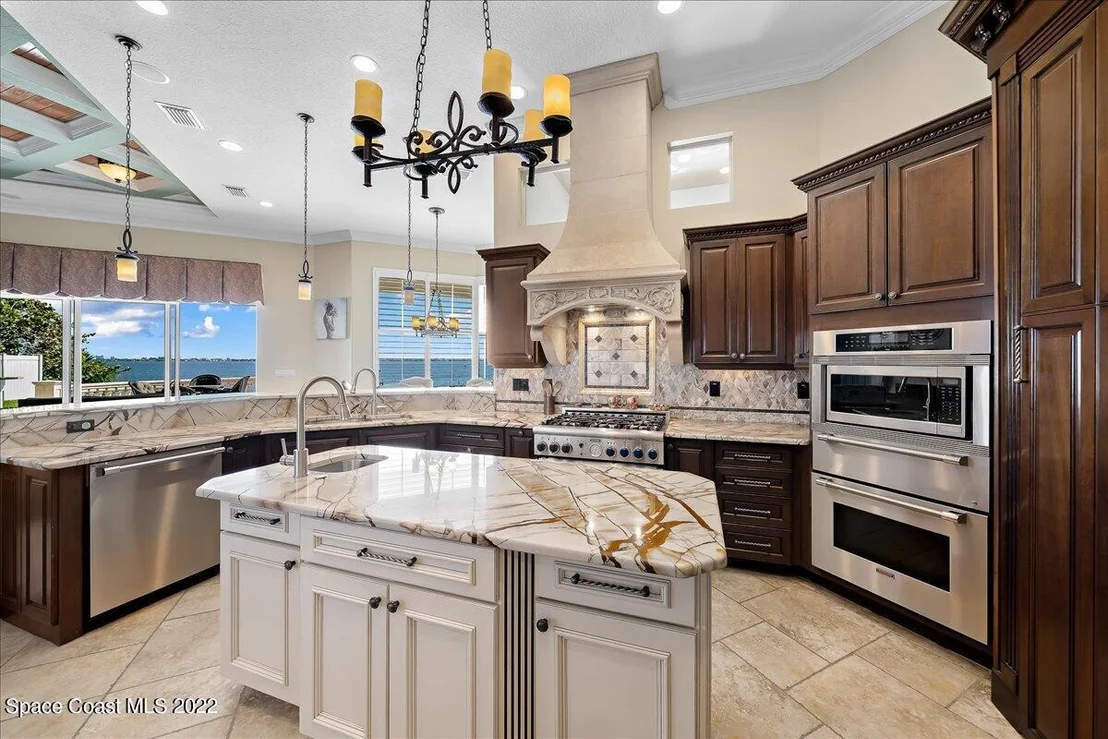 Photo of 671 Indian River Drive