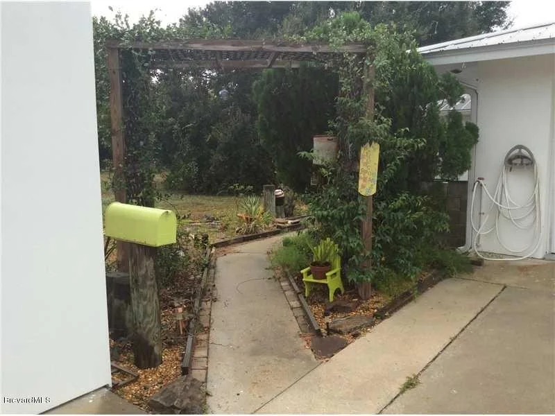 Photo of 9891 Oak Street
