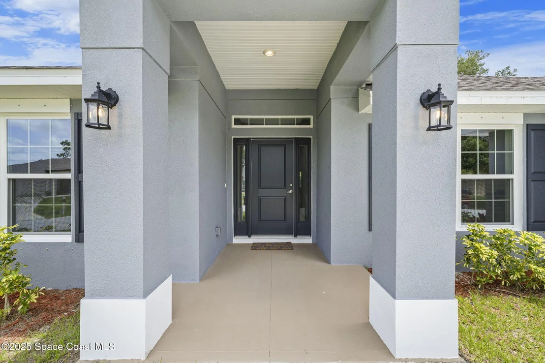Photo of 920 Lyons Circle NW