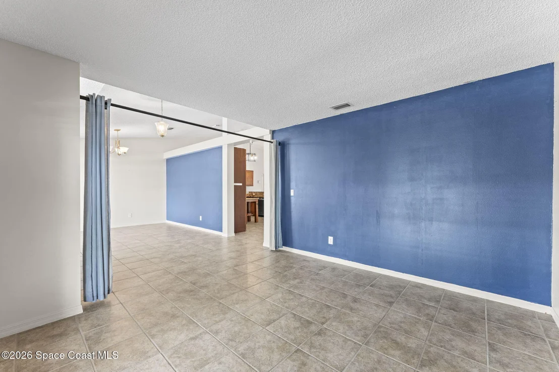 Photo of 970 Kingfisher Way