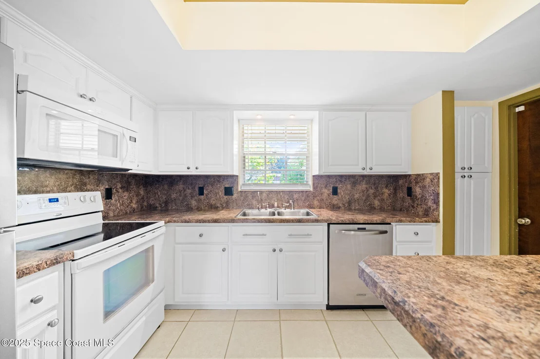 Photo of 611 Dundee Circle