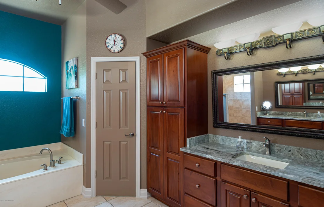 Photo of 6940 Hacienda Drive
