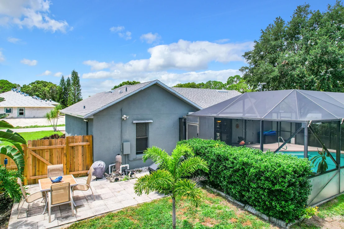 Photo of 909 Lyons Circle NW