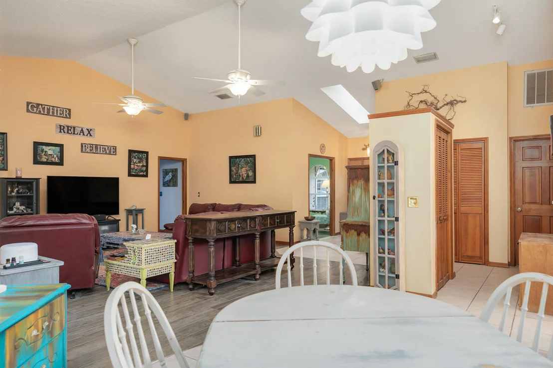 Photo of 654 Hummingbird Drive