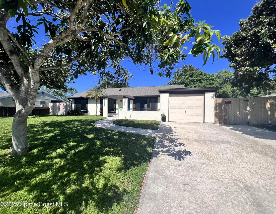 Photo of 741 Azure Avenue NE