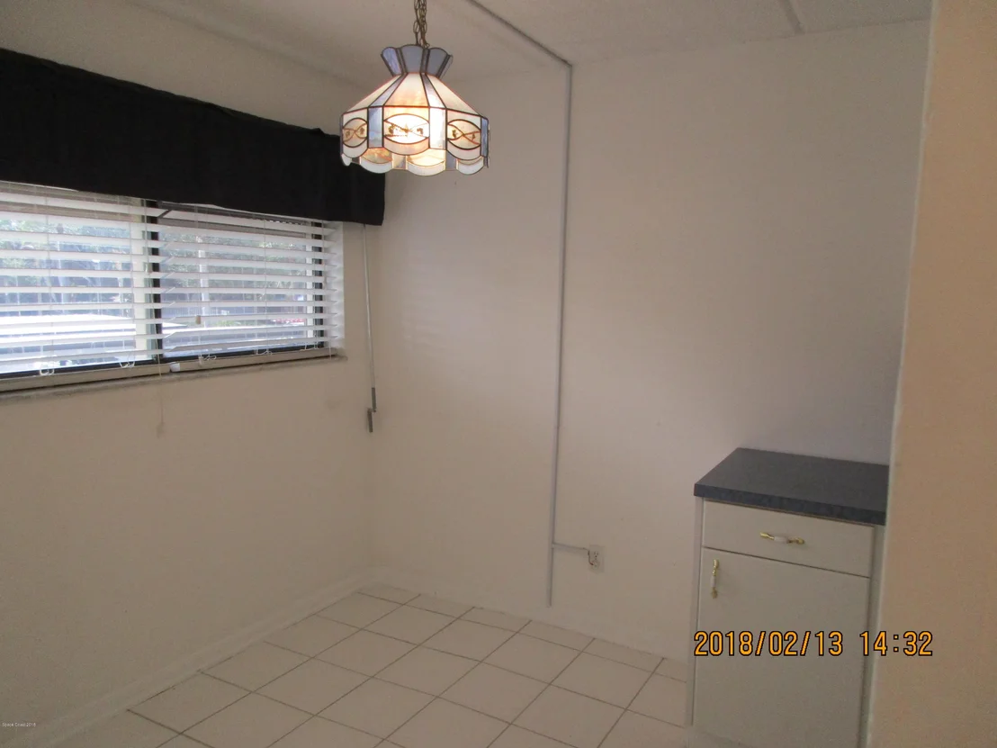 Photo of Unit 205 at 3901 Dixie Highway NE