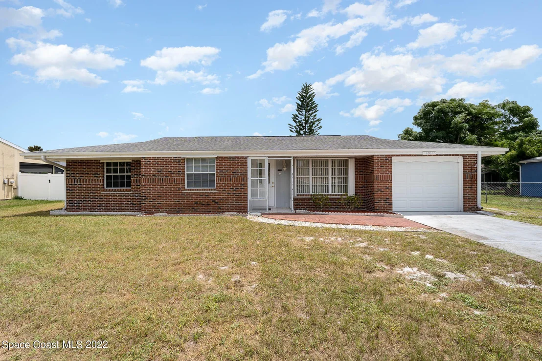 Photo of 1081 Mariposa Drive NE