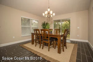 Photo of 831 Mandarin Drive NE