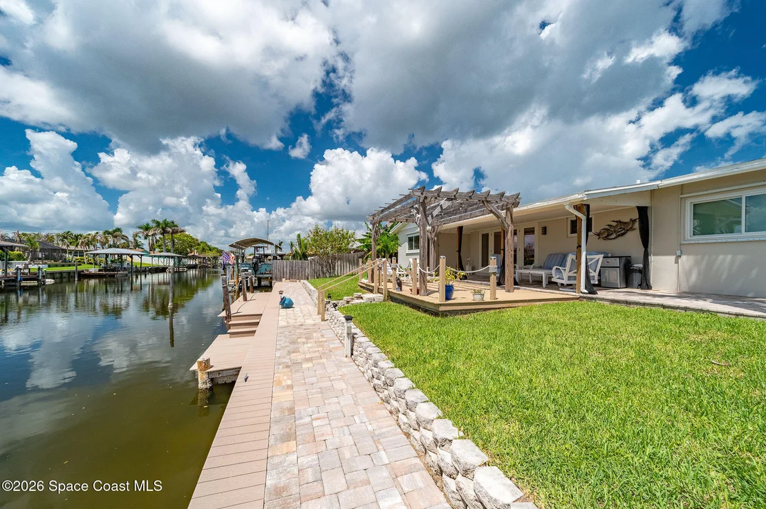 Photo of 452 Cardinal Drive