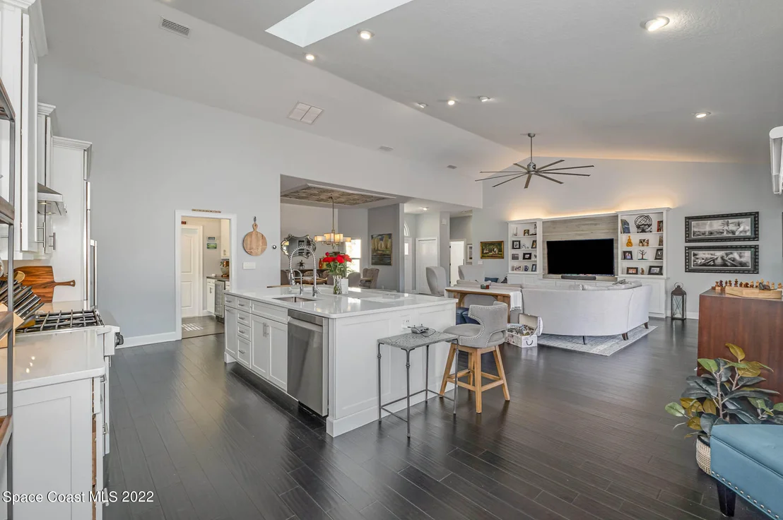 Photo of 914 Palm Brook Drive