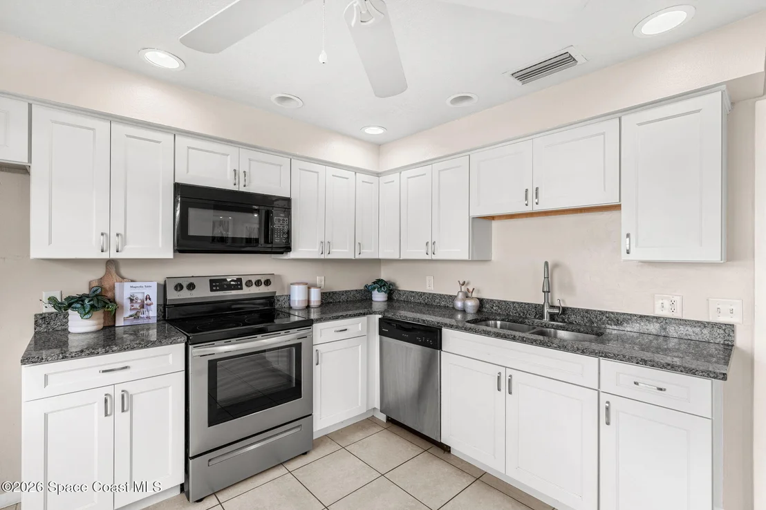Photo of 696 Van Buren Street