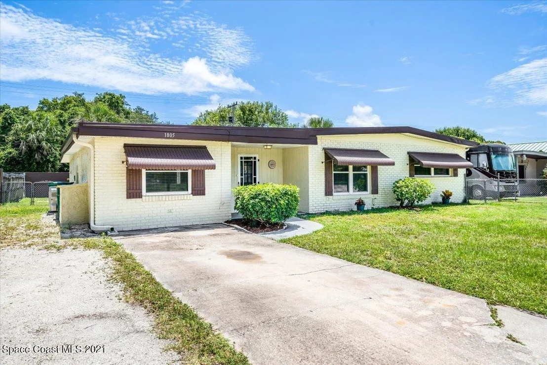 Photo of 1805 Cedarwood Drive