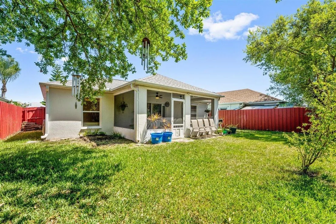 Photo of 1209 White Oak Circle