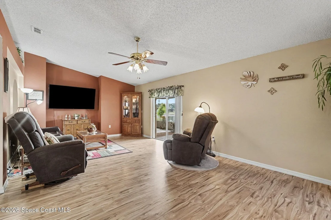 Photo of 1216 White Oak Circle