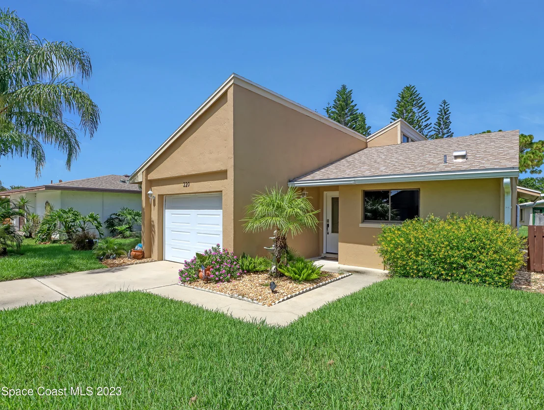 Photo of 220 Applewood Circle