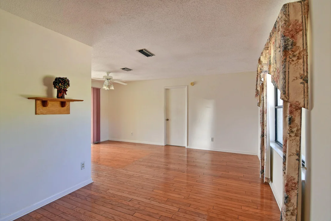 Photo of 387 Nikomas Way