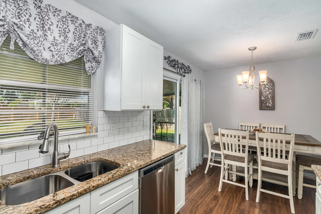 Photo of 710 Becker Avenue NE