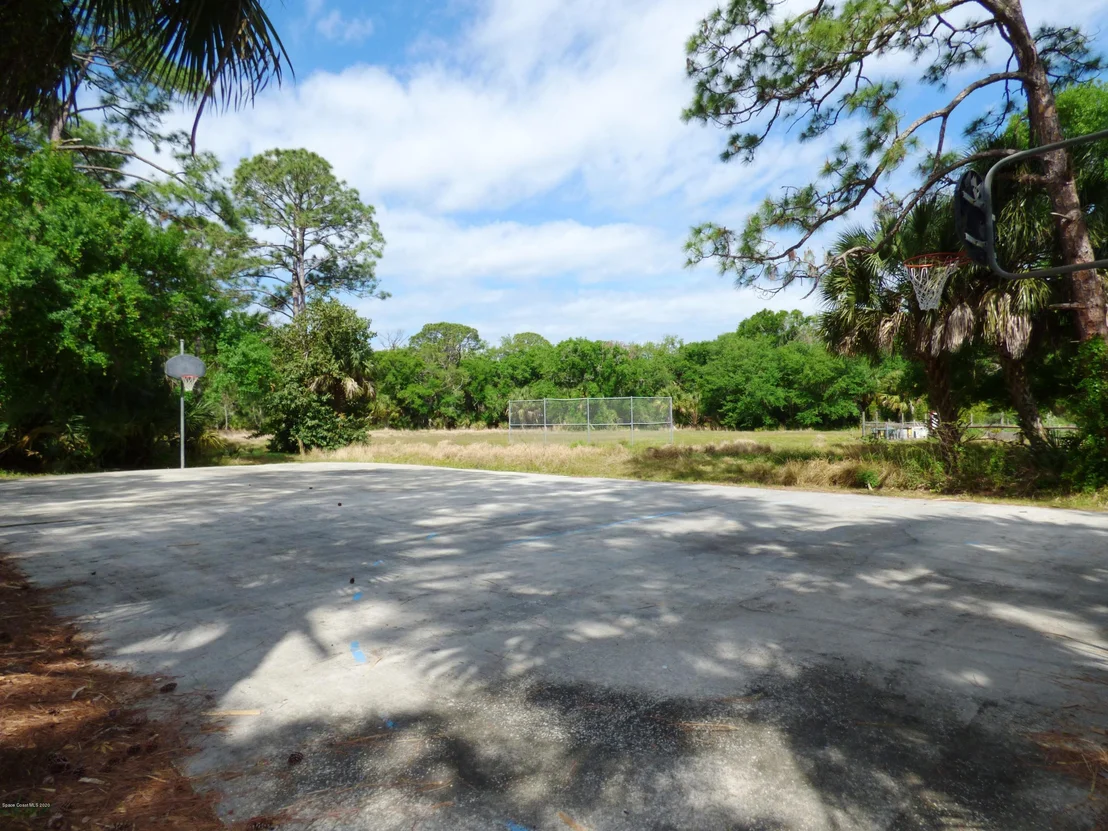 Photo of 6737 Sheridan Road