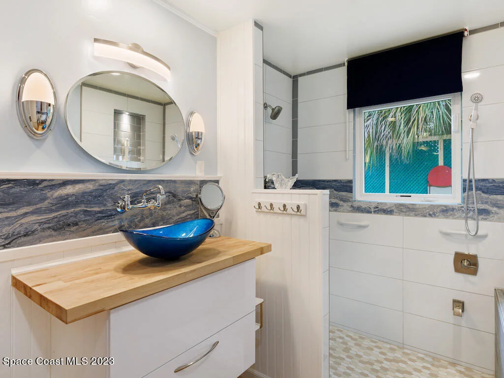 Photo of 526 Sunset Boulevard