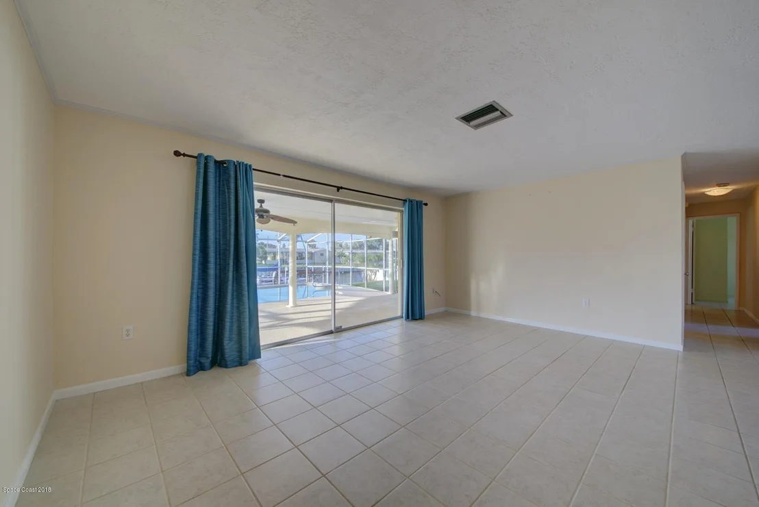Photo of 433 Cardinal Drive