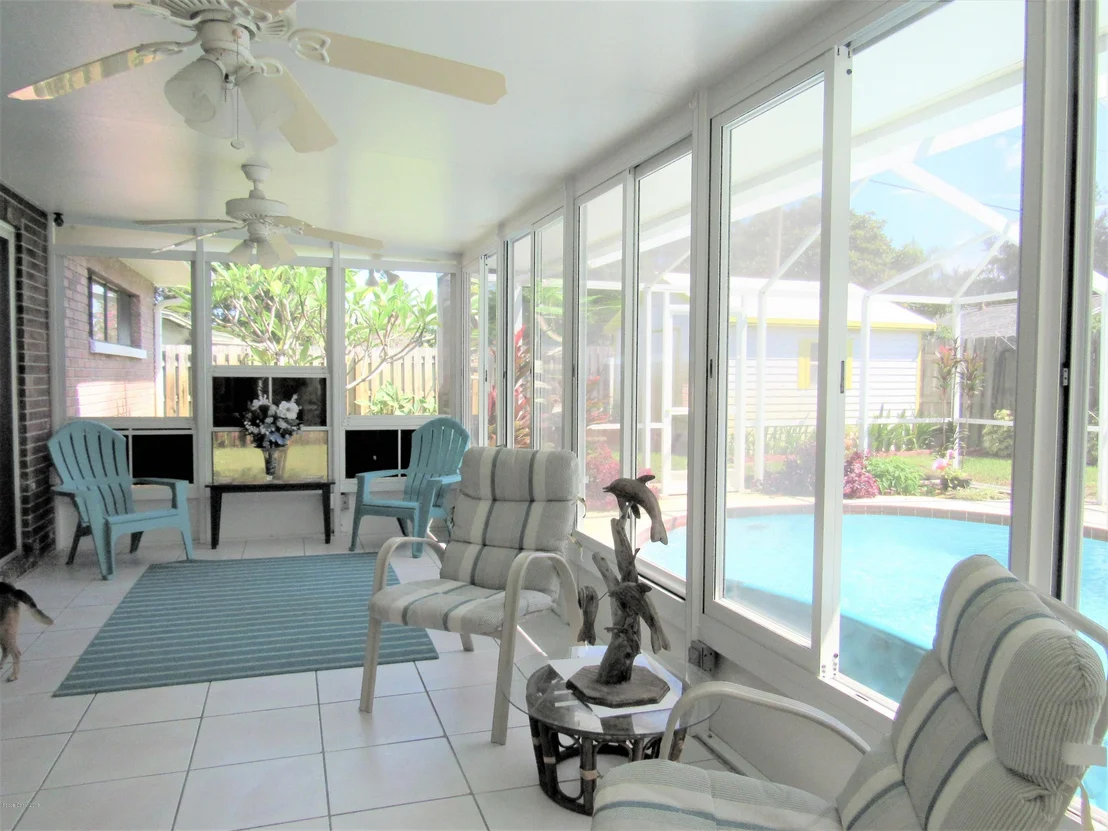 Photo of 979 Demaret Drive
