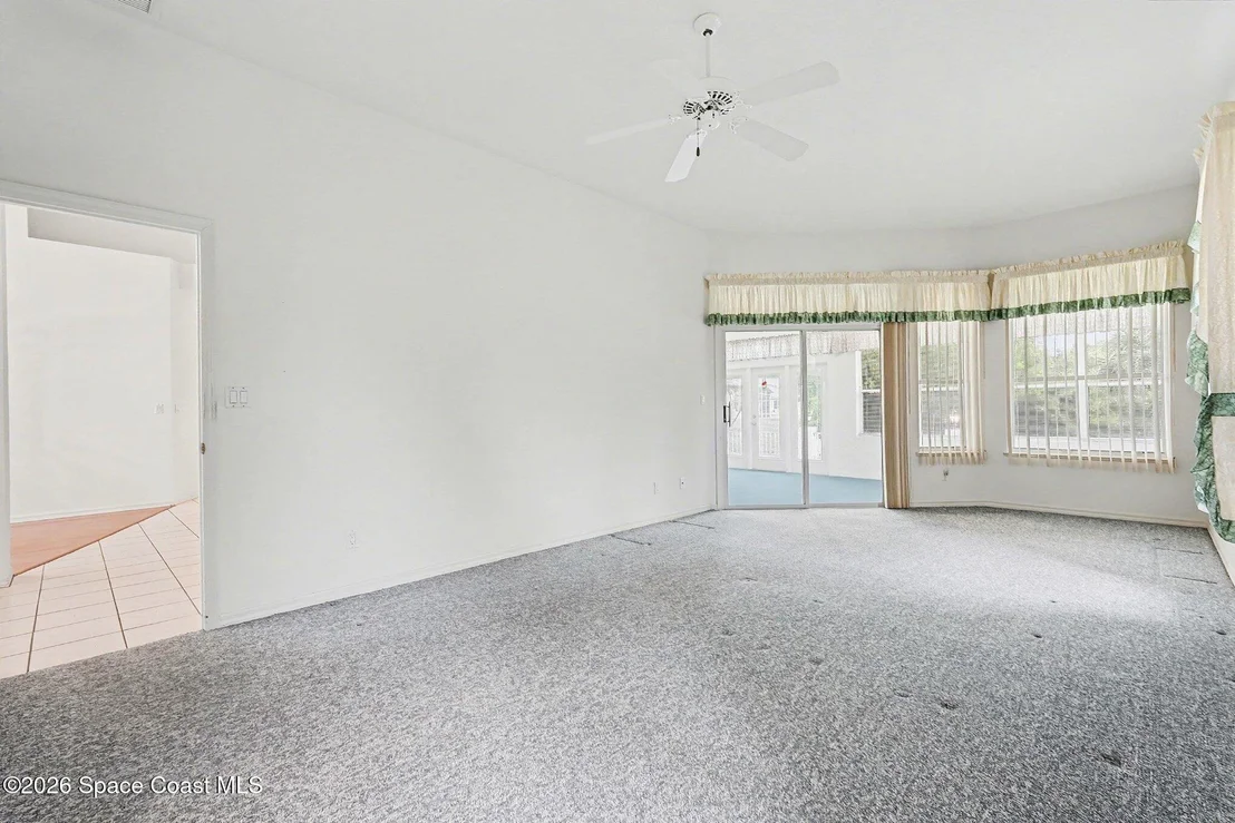 Photo of 981 Victoria Place