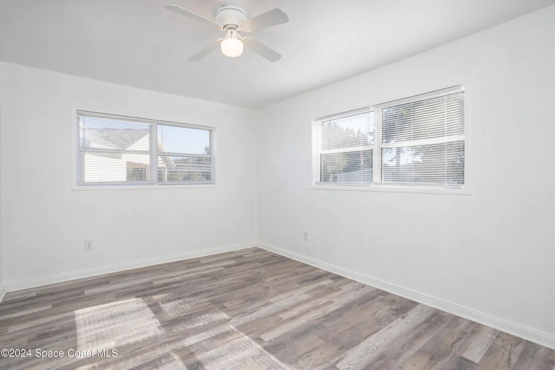 Photo of 1064 Cabot Drive NE