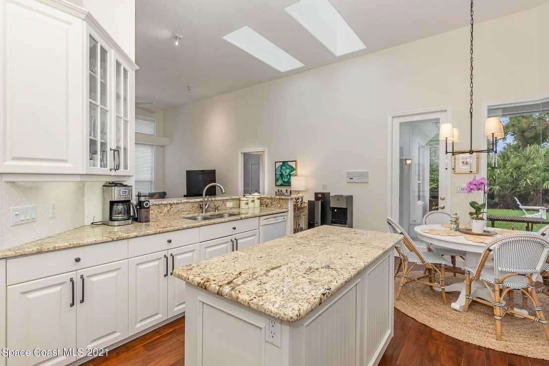 Photo of 975 Somerset Lane