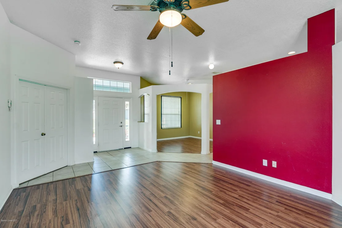Photo of 899 Lyons Circle NW