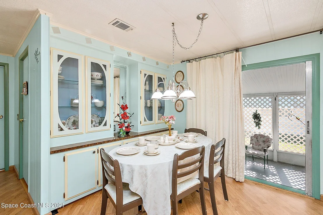 Photo of 566 Jennifer Circle