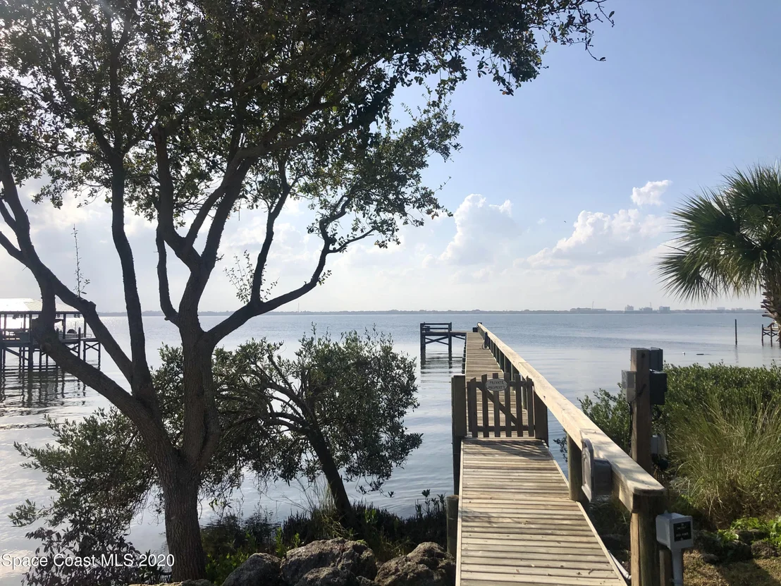 Photo of 807 Riverside Drive