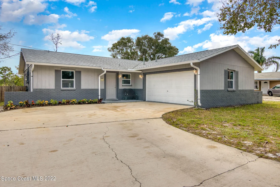 Photo of 1541 Spruce Road