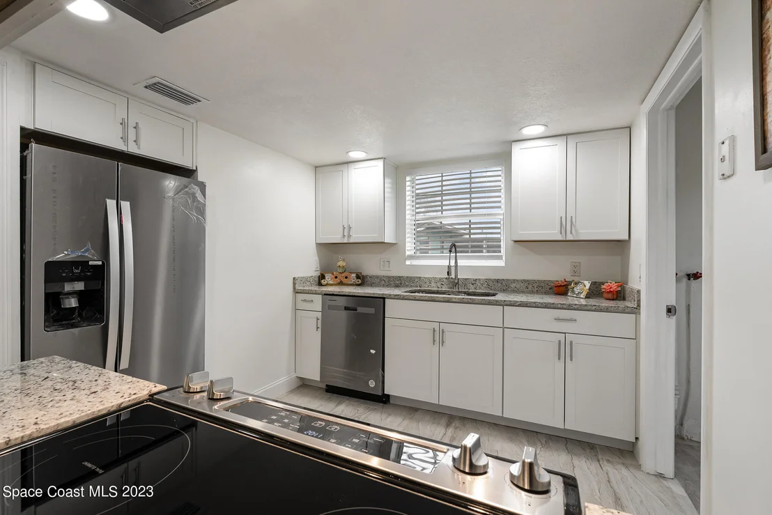 Photo of 581 Oxford Avenue