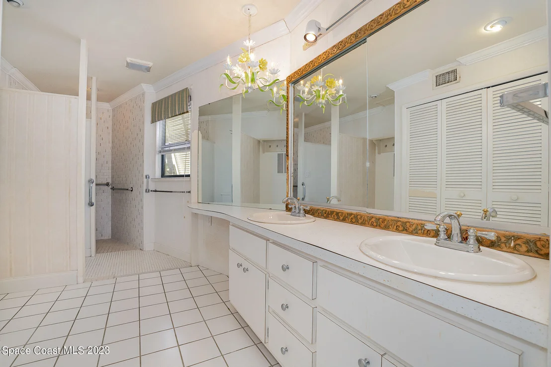 Photo of 472 Carmine Drive
